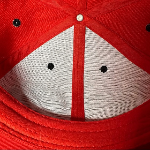 DC Comics- Men's Harley Quinn Embroidered Red Snapback Flat bill Cap- Six Flags - Picture 9 of 11